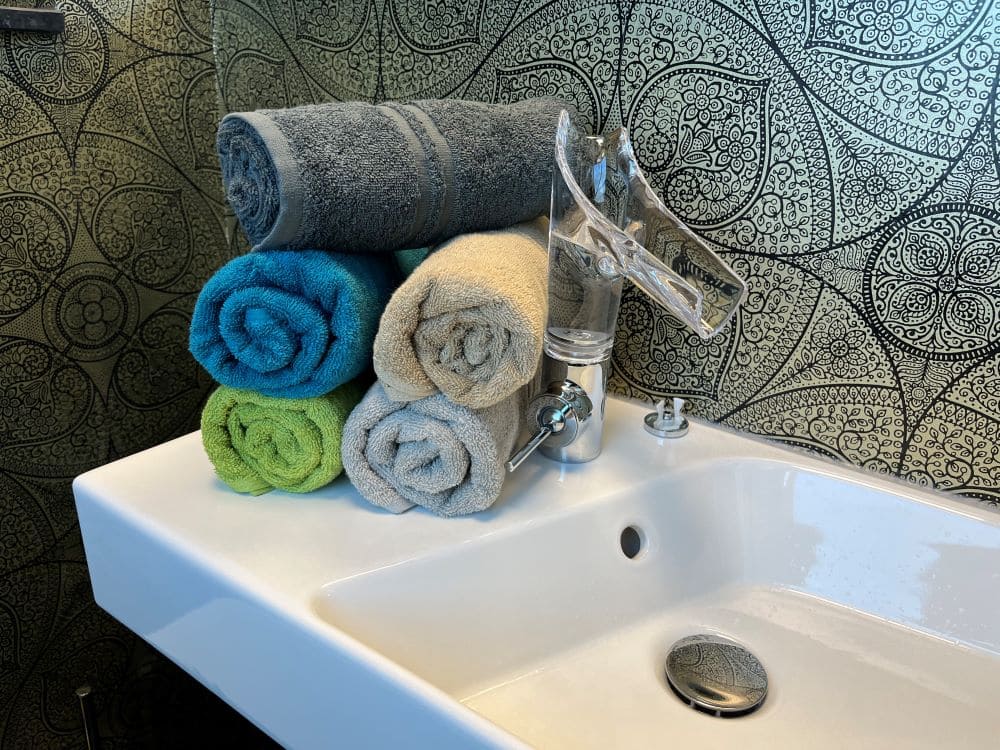 farbige-handtucher-bunt-jpeg farbige-handtücher-bunt.jpeg